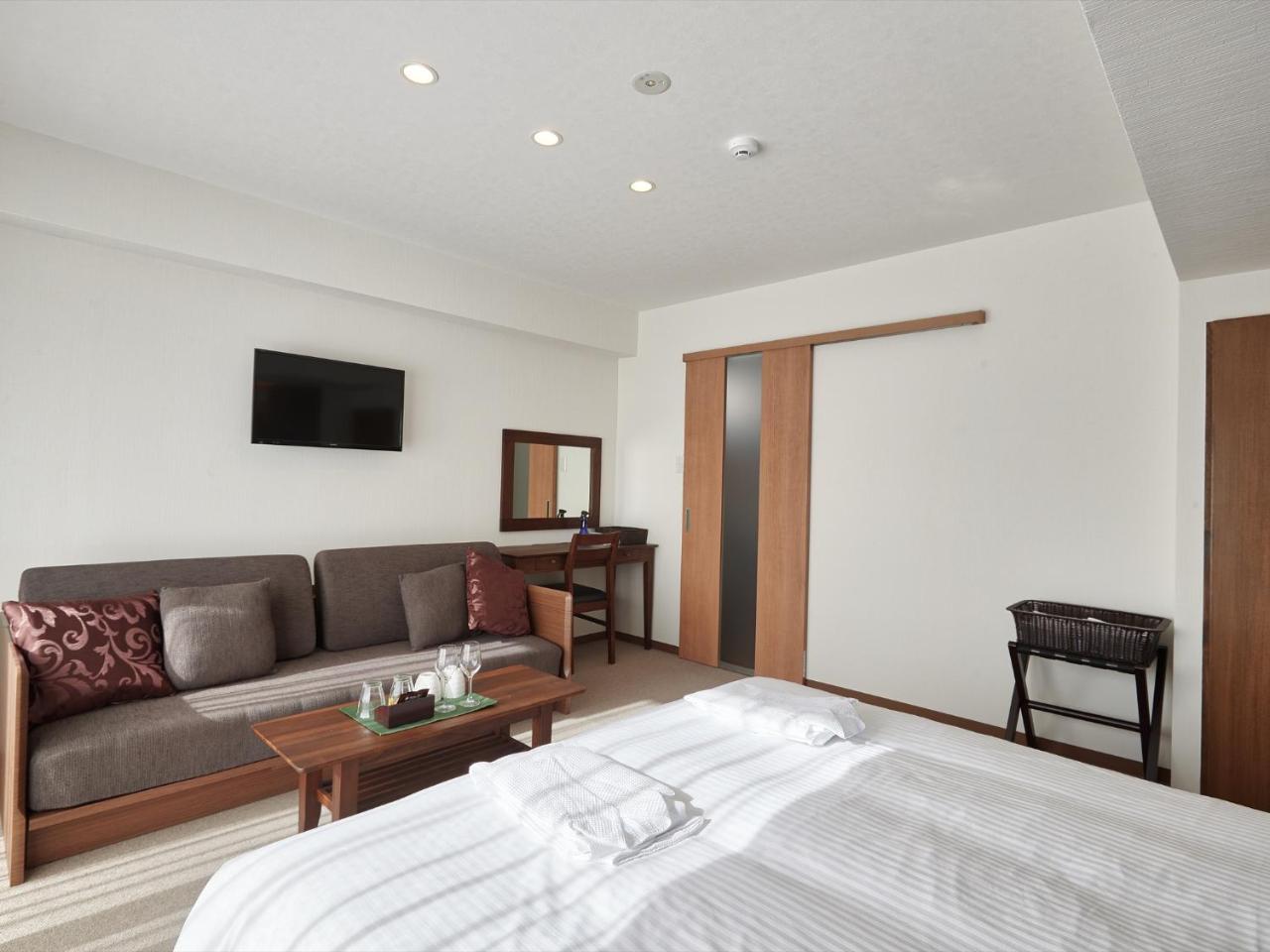 Creass Hotel Tsubogawa Marche Наха Экстерьер фото